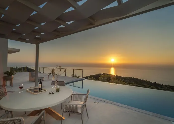 Villa Owl Drymon